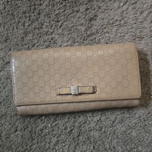 Gucci Beige Bow Continental Wallet